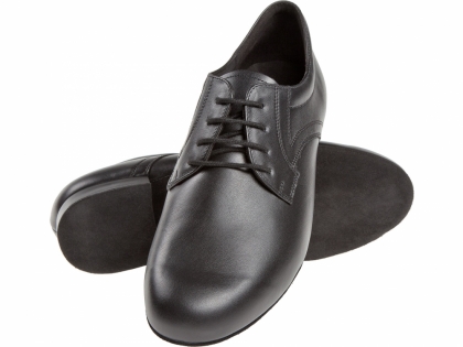 Die schlichte Eleganz und der niedrige 2cm Absatz machten diesen Tanzschuhe zu einem beliebten Tanzschuh bei allen Hobbytänzern.